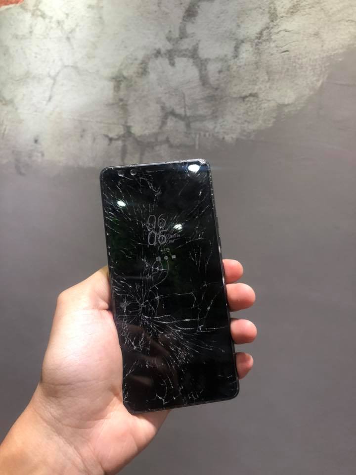 手機現場維修,手機螢幕破裂-e機通